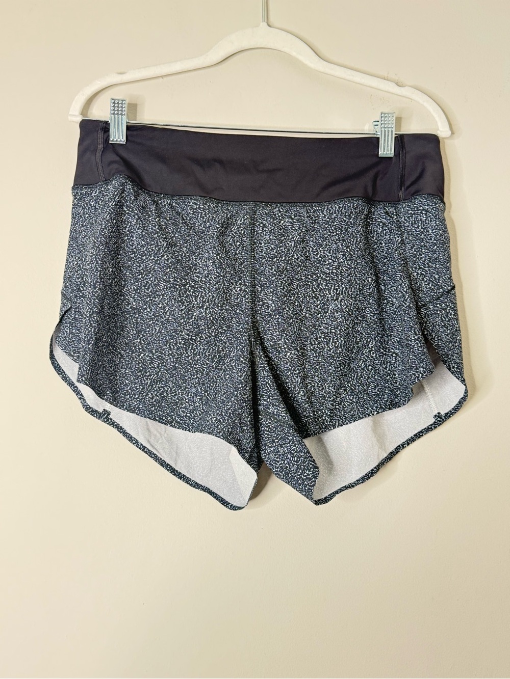 Athleta Printed Run With It Short 3" Black Static Shorts M - Picture 4 of 5